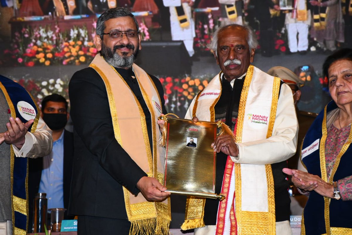 IndianOilcl's tweet photo. @DirHR_iocl, Ranjan K Mohapatra has been conferred with the Doctor of Philosophy, 'Honoris Causa' by Manav Rachna Institute of International Research and Studies. The entire IndianOil family is proud of Mr Mohapatra for receiving this prestigious honour. #ProudToBeAnIOCian https://t.co/B4CsaseTXT