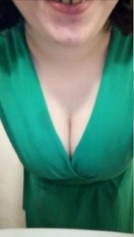 Mijn lievelings jurk aangedaan. Ik hou van groen. https://t.co/PpYgo56nbN