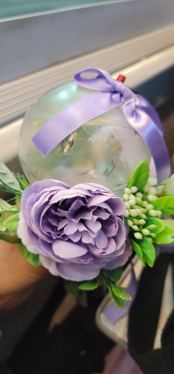 3girlsupermom's tweet photo. @yooteamjangbts @Pmh0907 @lanibts9315 @ruael_bts #BTS 달방 꽂꽂이편~
#V 부토니에에 썼던 꽃
리시안셔스...가 없어 젤 비슷한걸로 ㅋㅋ 노력했다^^ㅋ
꽃말이 "변치않는사랑"이래~~
신랑님~~덕질 돕겠다는 약속 오래오래 간직하시길~~^^ https://t.co/w3hLKT8hZc