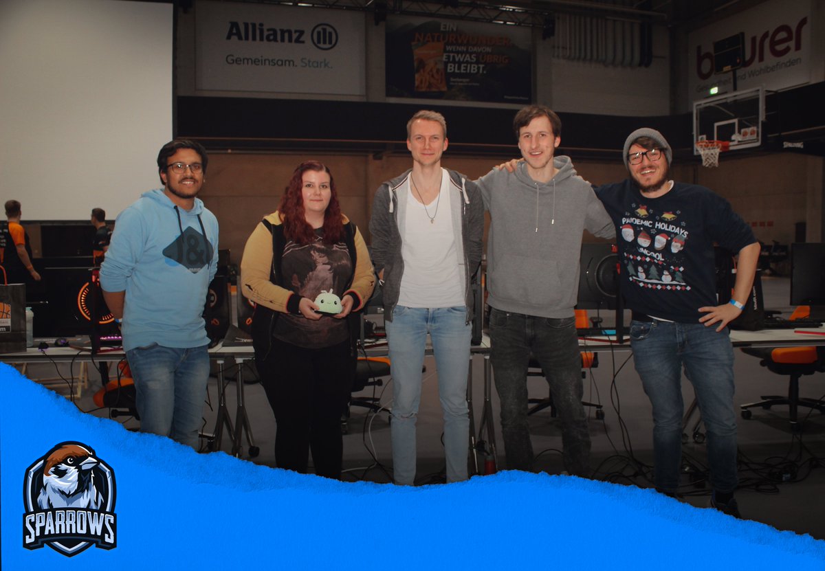 sparrowsulm's tweet photo. Vor einer weile, am 05. Oktober 2021,  war das LoL-Worlds-Event von @TOGfoxes, auf welchem wir unser Show-Match gegen das Team der @hnuesports abgehalten haben! Hier seht ihr ein paar Bilder des Events, Cosplays unserer Studenten, und natürlich unser Team, (1/2) https://t.co/UEAPaRVWwH