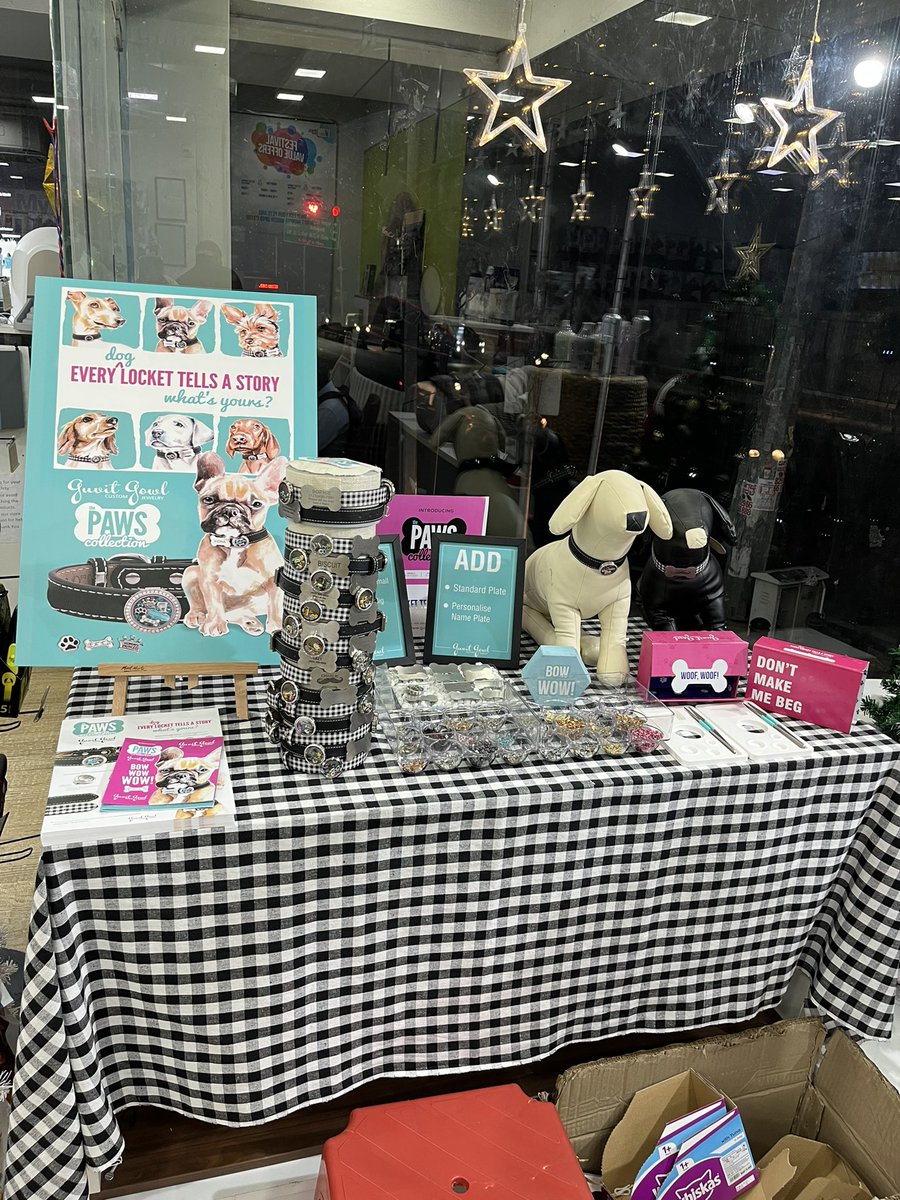 vjayanth92's tweet image. First Stall for #guvitgowl goes on floors in #JUSTDOGS showroom Koramangala !!