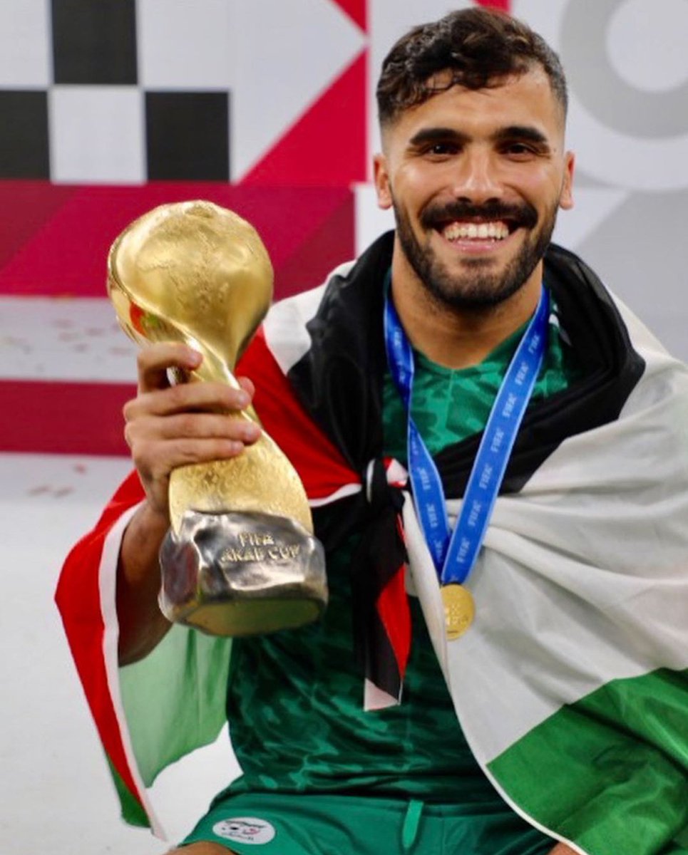 Benayada_1's tweet photo. تحيا الجزائر🇩🇿
#FIFArabCup #كاس_العرب_FIFA #hocine_benayada #الجزائر https://t.co/N7xqIcUZgR