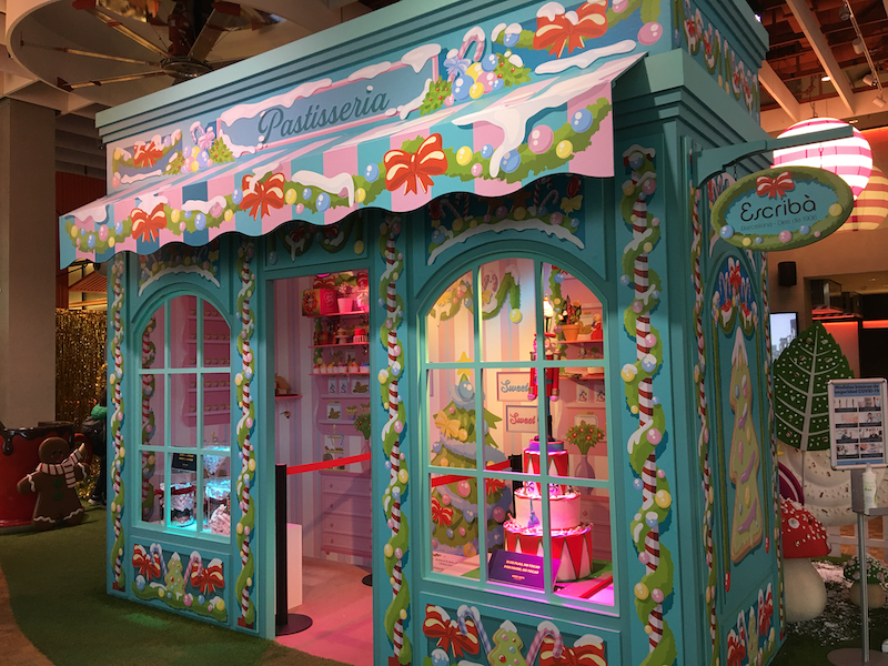 sortirambnens's tweet photo. CASA SEAT ha inaugurat els #MerryDays amb una decoració nadalenca que ens trasllada a un món màgic ple de figures tridimensionals que representen dolços i obres de pastisseria. Reserva dia i hora per venir > https://t.co/fv8AdoSrRr #sortirambnens #ambnens #CasaSeat @tuSEAT https://t.co/aho5F1yM4z