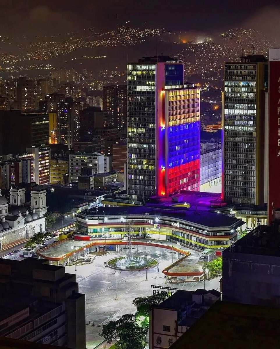 TurismoAraguaCA's tweet photo. Plaza Caracas - Caracas - Venezuela https://t.co/NyOvH8mW16
