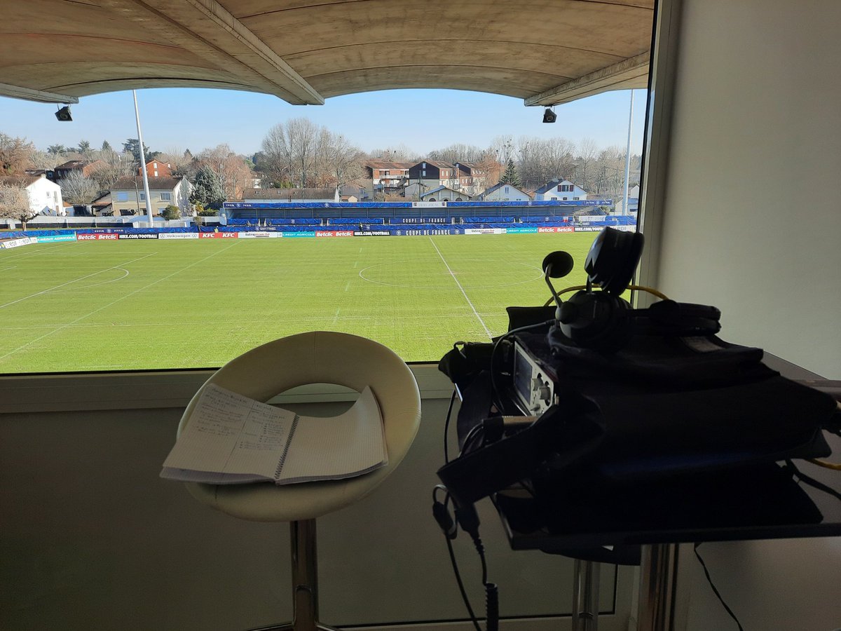 #BPFCFCM Bien arrivé au stade Gaston Simounet. La pelouse est bien celle d'un terrain de rugby ! Mais merci au club local d'avoir laissé la tireuse à bière dans mon espace de travail ! <a href="/FCMetz/">FC Metz ☨</a> <a href="/coupedefrance/">Coupe de France</a> <a href="/BPFC24/">Bergerac Périgord Football Club ⚽️</a> #FBsport