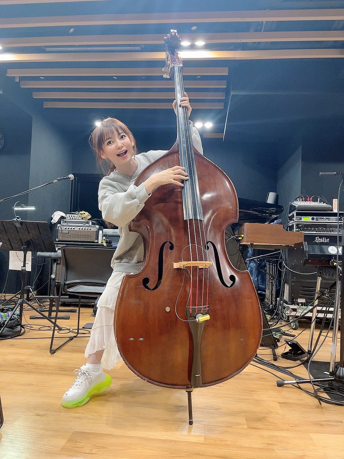تويتر 周年の中川翔子 على تويتر でっかーい すっげー ディナーショーだから巨大な珍しい楽器たちががんばります かっこいいー コントラバス大先生 T Co Voztf61vwx