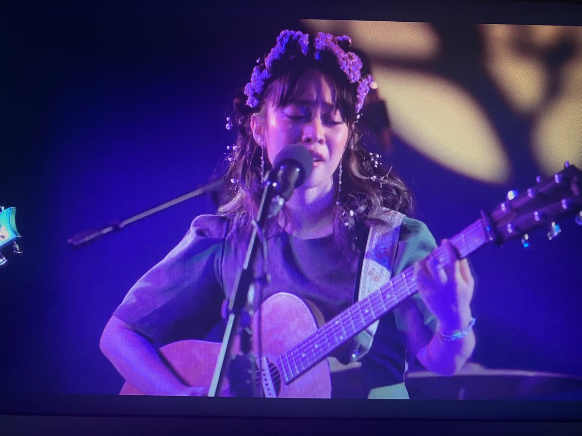 kkulfmgirl's tweet photo. i’m enjoying #TWSLive so much huhuhu i really missed watching @reeseypeasy perform 😭😭😭 aka di naman ako heartbroken pero umiyak sa Orbiting???? https://t.co/poTay9a6C8