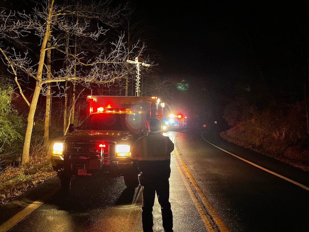 bigisland_ec's tweet photo. Crash 2 just cleared an MVA with no entrapment/injuries. 

#bigislandsfinest
#deuceswild https://t.co/ZdDXvKKpgU