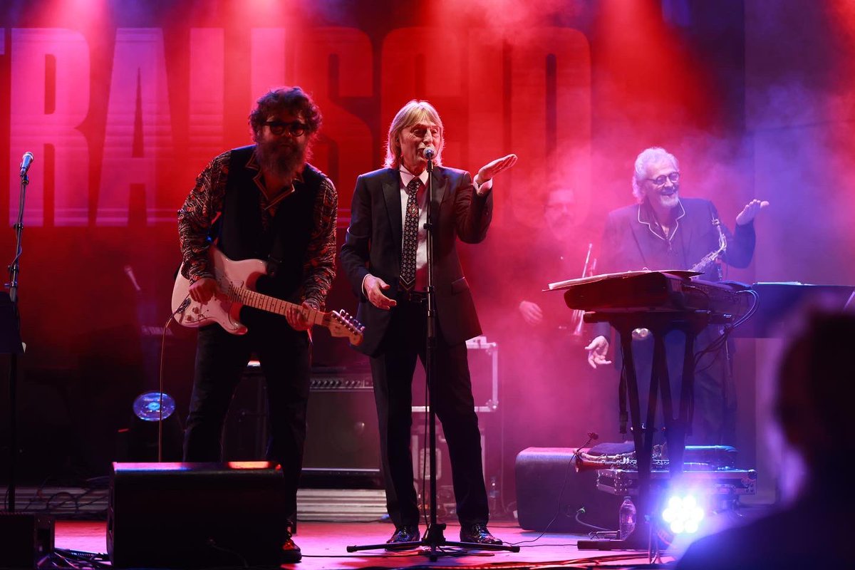 extraliscio's tweet photo. Grazie Miami, è stato un concerto infuocato 🔥
Ph. OS Photography

#Extraliscio #HitWeek #America #USA #HitWeekFestival #Live  @morenoilbiondo @bettywrong @paroleedintorni @FIMI_IT https://t.co/Cpm7pmpS41