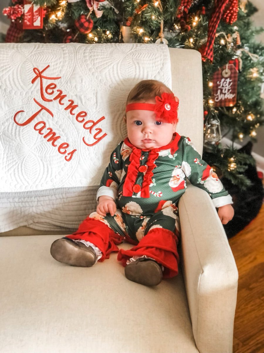 filthywelder51's tweet photo. A little blessing for your TL. Daddy’s baby girl. #MerryChristmas https://t.co/evUK5FQkwa