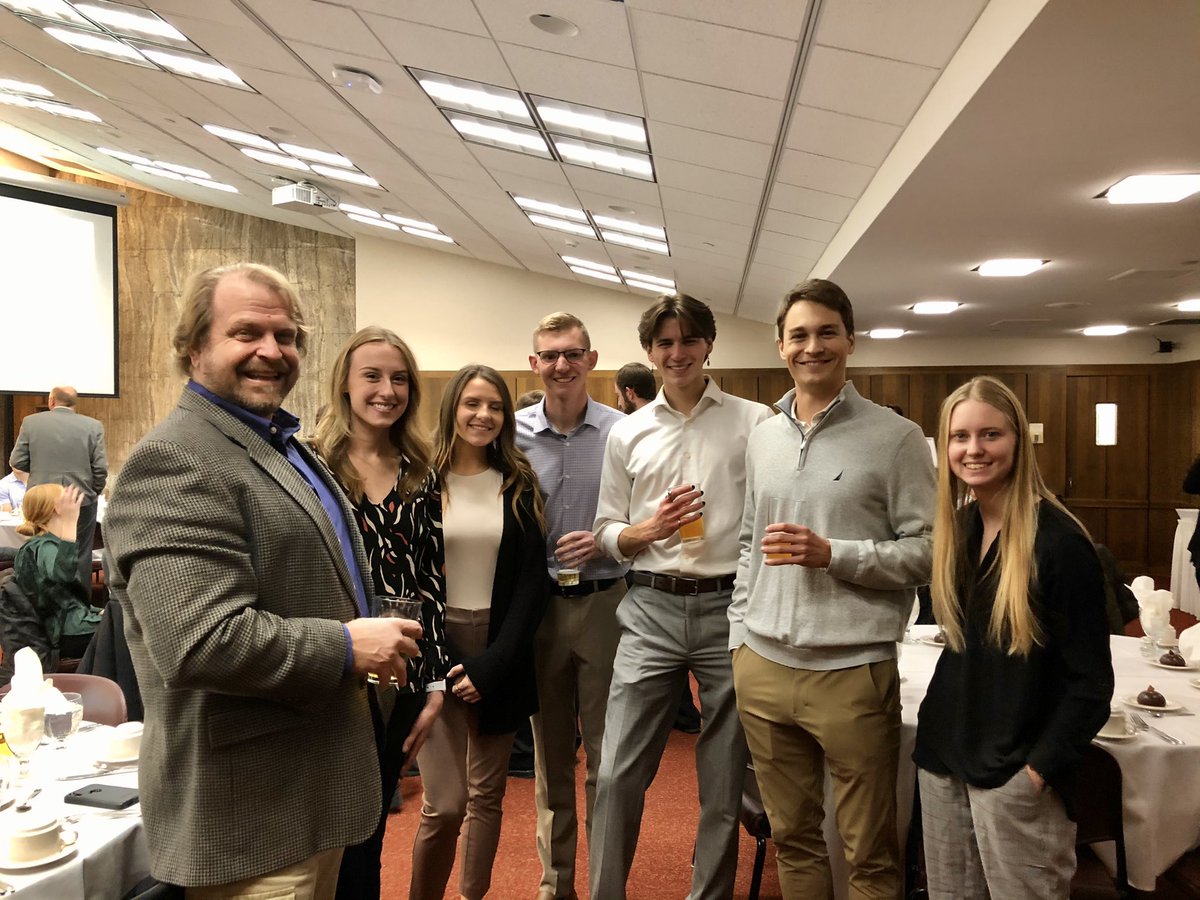 isuccee's tweet photo. Thank you to all the seniors who came to last night’s senior dinner - and congratulations on your soon-to-be graduation! #cycloneengineer ❤️💛 https://t.co/g4RjXMD2rW