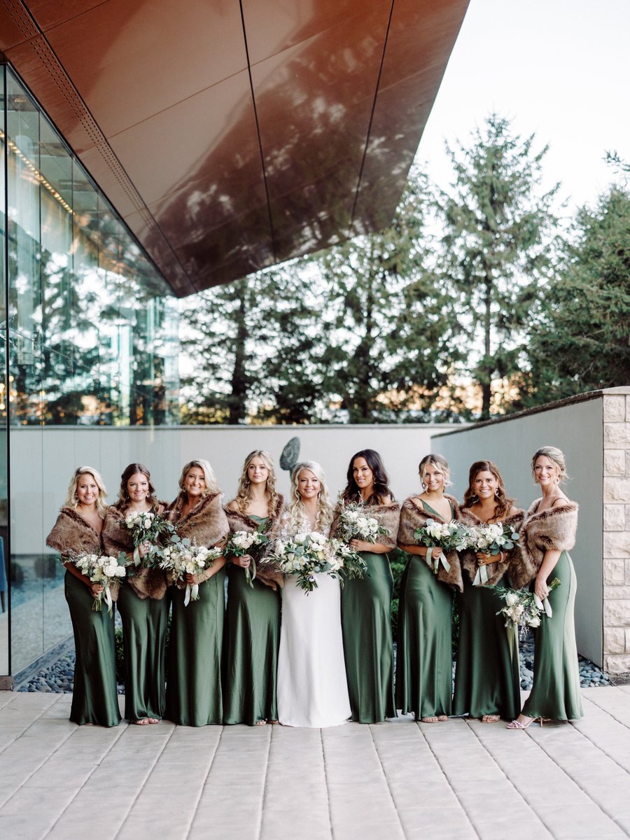 FestiveSTL's tweet photo. This stunning bridal party is giving us all the fall feels. 
Floral: @festivestl 
Photo: @mikecassimatis 
Planning: @kateandcompany 
Venue: @fsstlouis https://t.co/1rIgdciCMa