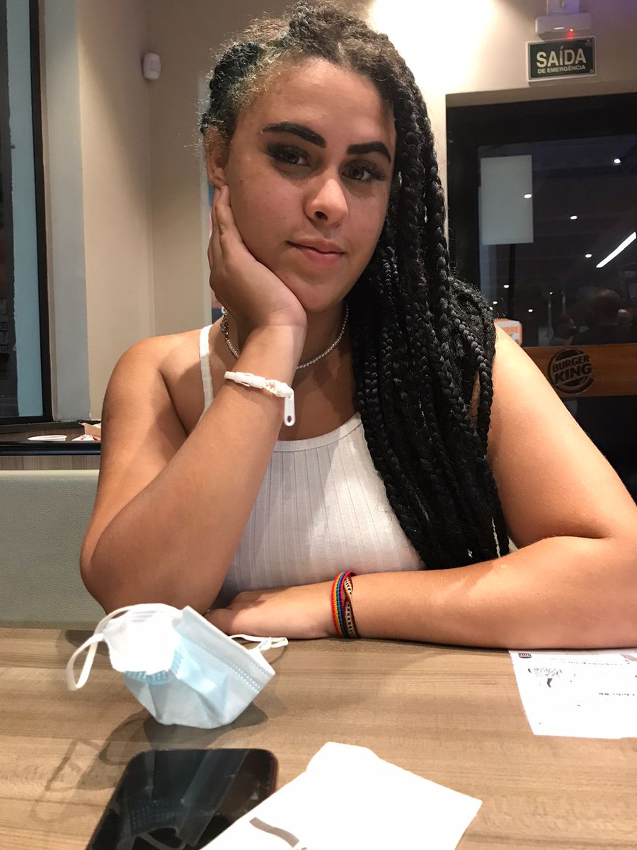 Eukaay3's tweet photo. O cabelo tá feio mas eu tô gata ♥️ https://t.co/WF9ewVwVgW