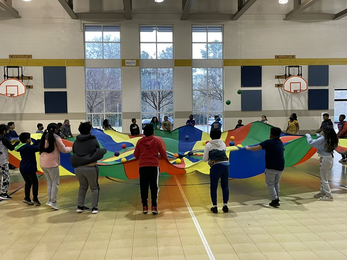 MabletonPE's tweet photo. @MabletonES 4th grade Ss reviewing different types of precipitation with the parachute. Creating hail and catching rain in our rain gauges @cobbhpe @STEMcobb @CobbSchools #Science https://t.co/L54ZIU1uUy