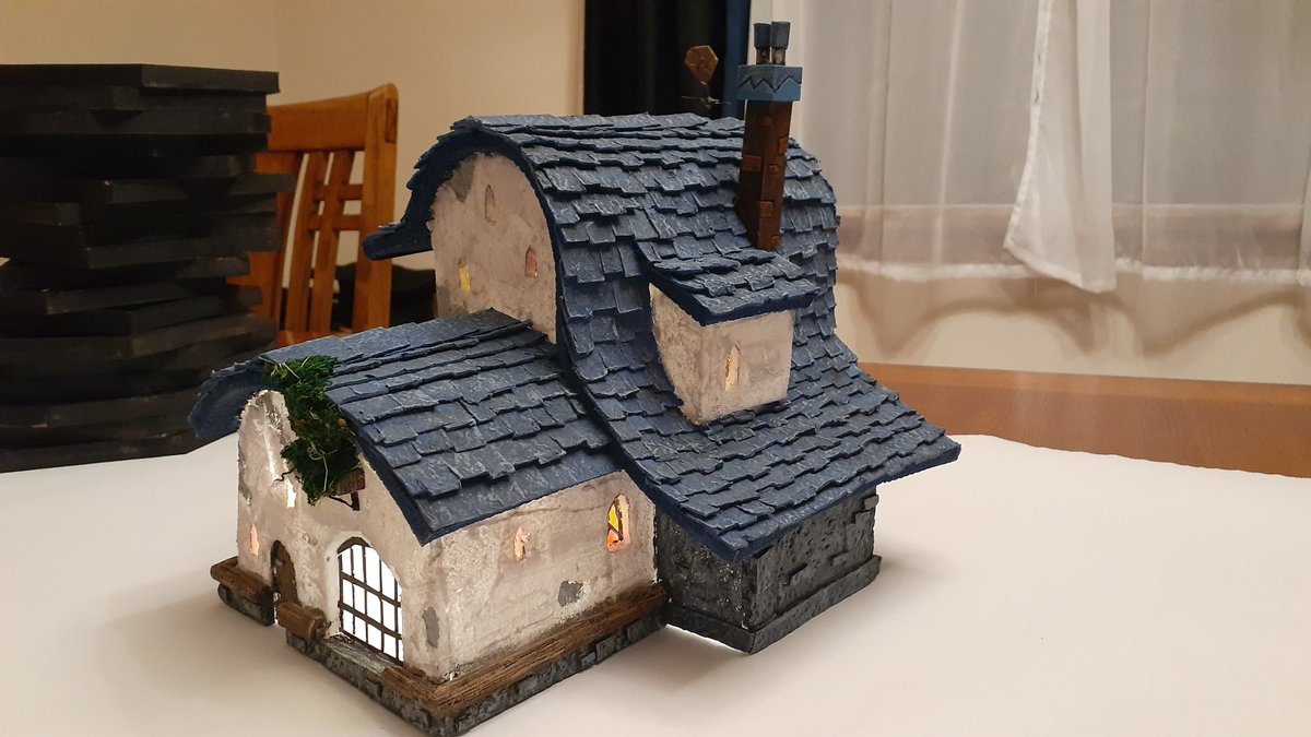 dragontimeDM's tweet image. All done! May I present Hooty from the #OwlHouse show. Hand made from mainly foamboard and egg carton