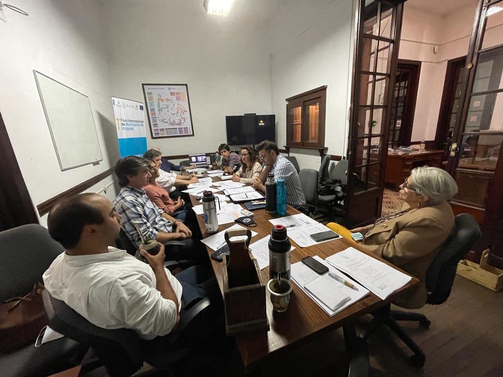 PlenaMunicipios's tweet photo. Ayer sesionó por segunda vez la nueva Mesa Ejecutiva del Plenario de Municipios de Uruguay. La próxima sesión, última del año será en el Municipio de Fray Marcos. https://t.co/QzPa7XpNzy
