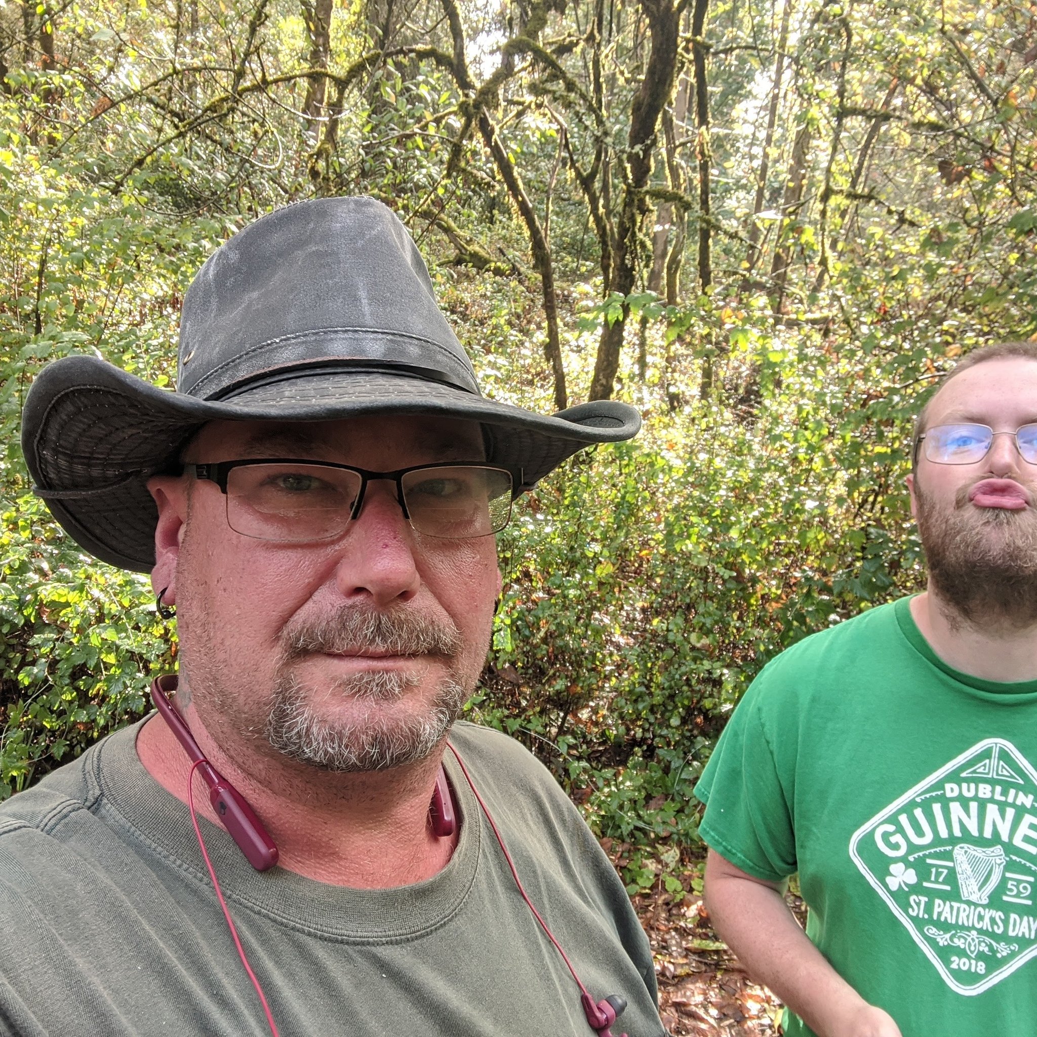 Cum play with us in the forest 
https://t.co/YJMmwuIrSV
#hugedildo #gaybears #gay #hugebooty #gayslut