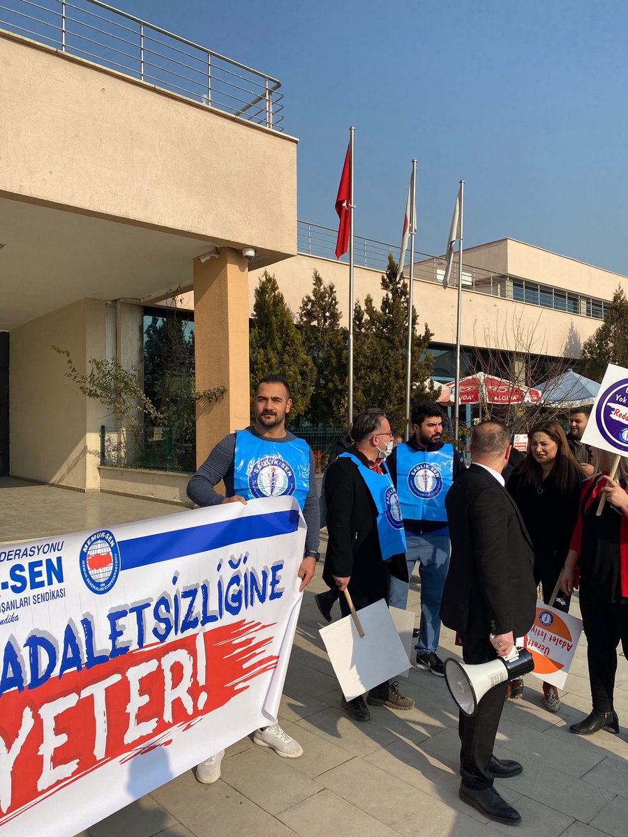 ZlSebnem's tweet photo. TÜM SAĞLIK ÇALIŞANLARININ MALİ VE ÖZLÜK HAKLARINA İLİŞKİN DÜZENLEME VE TEKLİFLERİN, ÇALIŞANLARIN TAMAMINI KAPSAYICI OLMASI VE ÇALIŞMA HAYATINA KATKI SUNMASI AMACI İLE     
IĞDIR DEVLET HASTANESİ ÖNÜNDE BASIN AÇIKLAMASI GERÇEKLEŞTİRDİK. https://t.co/WrHLyUMOMw