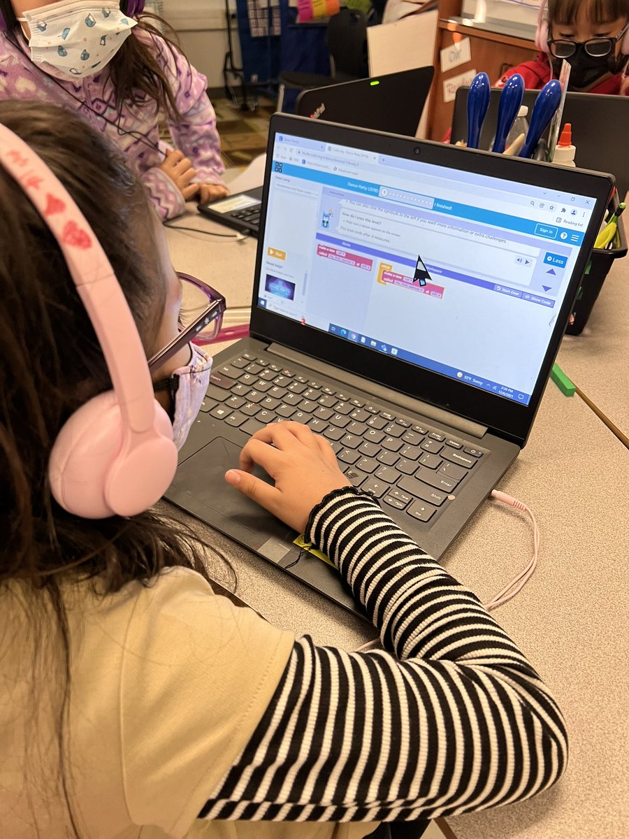 DBeltran_db's tweet image. Fun with coding in MRE 💜🦉🧡! @MRidge_ES  #HourofCode2021