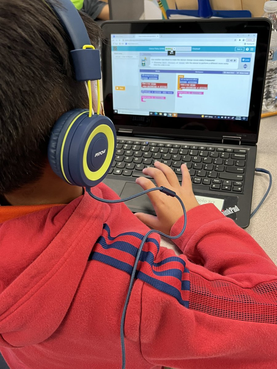 DBeltran_db's tweet image. Fun with coding in MRE 💜🦉🧡! @MRidge_ES  #HourofCode2021