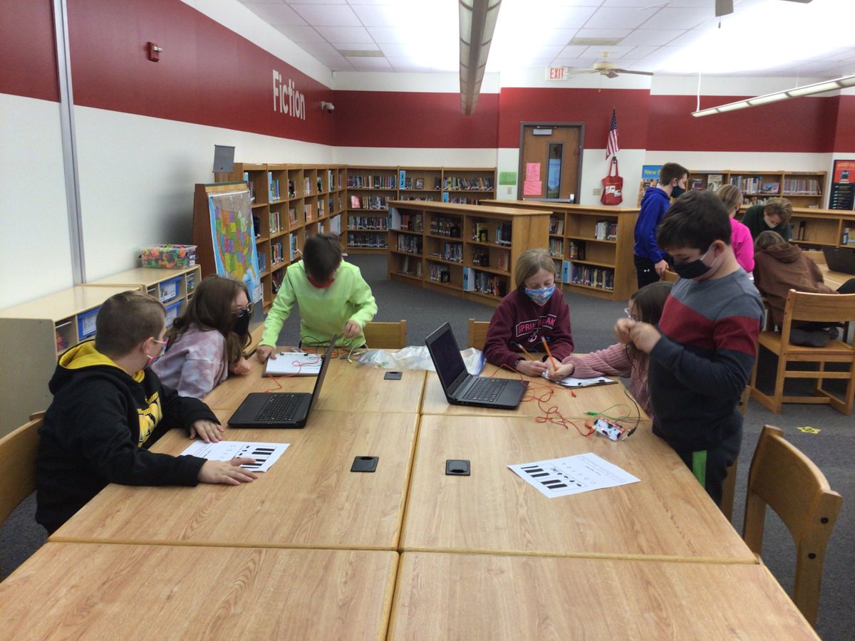 It’s sounding festive in the Paxton Makerspace!🔔☃️. ⁦Coding graphite buttons to play Jingle Bells and other tunes! ⁦<a href="/PaxtonKeeLib/">Paxton Library</a>⁩ <a href="/makeymakey/">Makey Makey</a>⁩ ⁦<a href="/scratch/">Scratch Team</a>⁩
