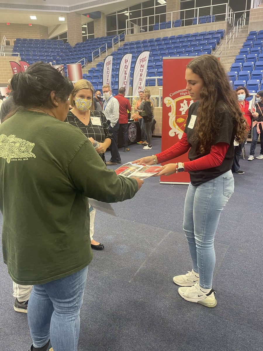 MrsBanda_BHS's tweet photo. My favorite part of Magnet Fair is always hearing the kids talk about why they love Comm Arts. Sophomore, Bella Galan even started signing with an 8th grader! Reasons why I β€οΈ CAHS! #WhyCommArts @NISDComArts https://t.co/Tfrfg036Ri