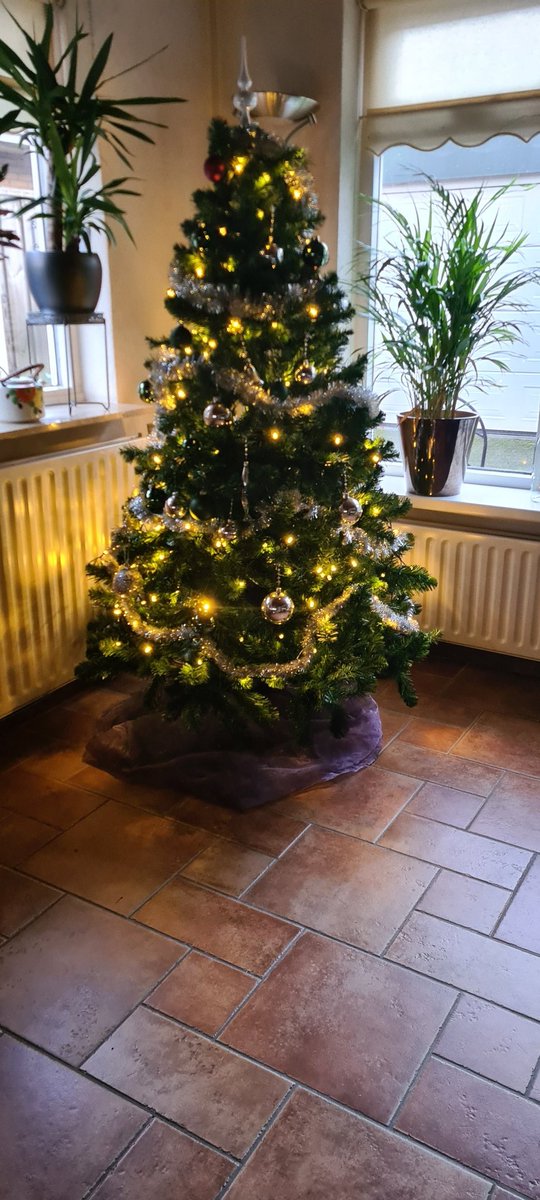 HeTempert's tweet photo. Sinterklaas is weg dus....... https://t.co/fYuBKEqzQv