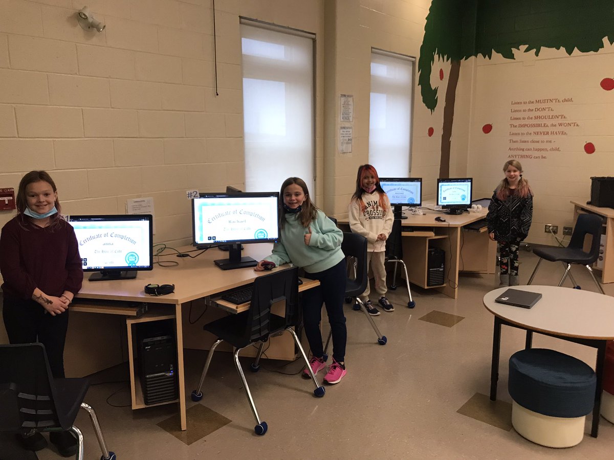 CoachPeteNL's tweet image. Some fun and learning happening during #HourOfCode with @4LewisPES @paradiseelem Coding the Grinch #CodeWithTESIC @nltatesic
