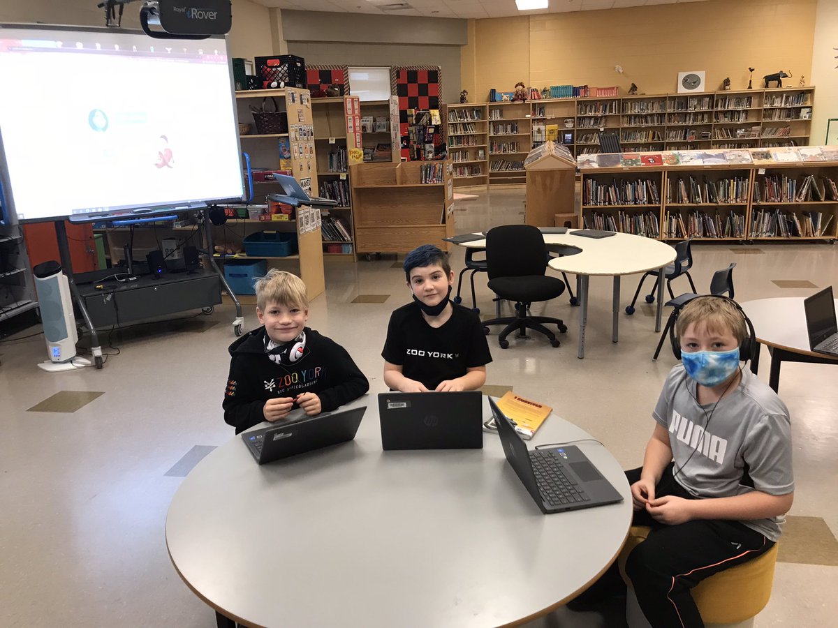 CoachPeteNL's tweet image. Some fun and learning happening during #HourOfCode with @4LewisPES @paradiseelem Coding the Grinch #CodeWithTESIC @nltatesic