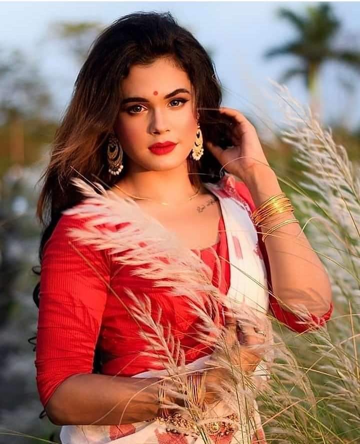 Pinkshmita's tweet photo. ये दिल आवारा , बन बंजारा घूमता है
गली गली
ढूंढता है एक प्यार का अफसाना ,
मैं मनचली
#Shmita  #शब्दनिधि  #शब्द_सलिल https://t.co/2NUCu8XIMK