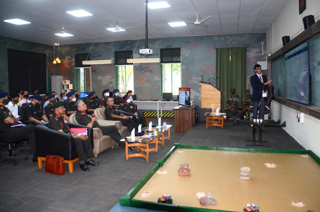 artrac_ia's tweet photo. GOC-in-C, Army Training Command witnessed niche technology projects in #SarvatraMakersLab in #SCRI on 04th Dec 21. The projects are result of #Internshipprogram at #SCRI #CME. The projects are related to #ArtificialIntelligence #drone #Swarmbots #MachineLearning @adgpi https://t.co/eGLfhPFwol