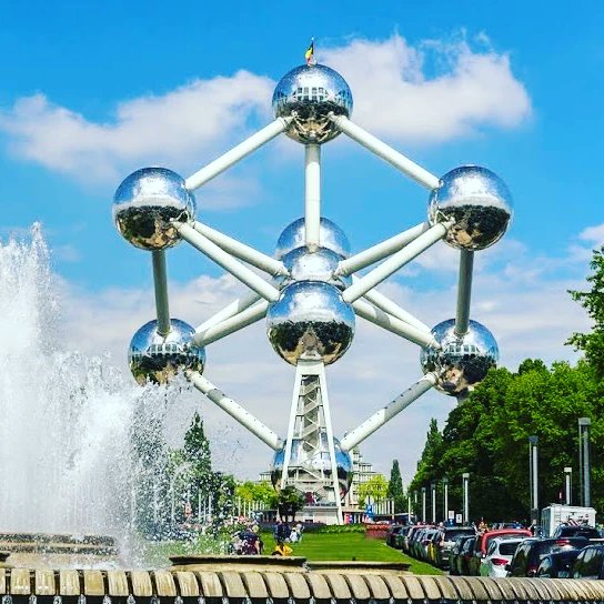 bubbleprojects's tweet image. Yes, its official!
Februari 12, 2022 we open the valentine exhibiton with a cocktailparty at the iconic: Atomium from 15-18.
The exhibiton continues at Hilton Grand Place for 6 weeks or at the Hilton Garden Inn Brussels City.
Sign up asap, we can allow max 50 persons (1/2)