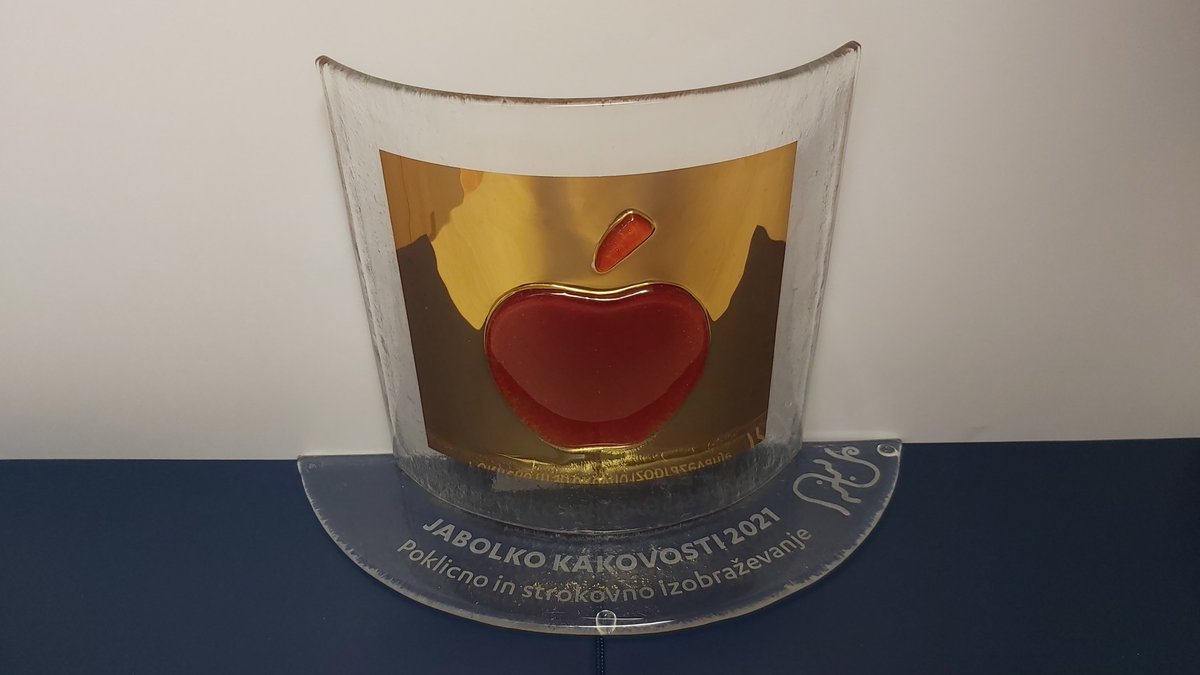 ProjectsBCNaklo's tweet photo. Our project @FARMID_PROJECT  has been recognized and awarded by Slovenian National Agency with "Jabolko kakovosti" ("Apple of Quality"). We are very proud! Thanks to the partners: @gruntTM  @onprojects_es @EULandownersOrg @CIAUmbria  #ChanceB https://t.co/gnKHIzrj8C