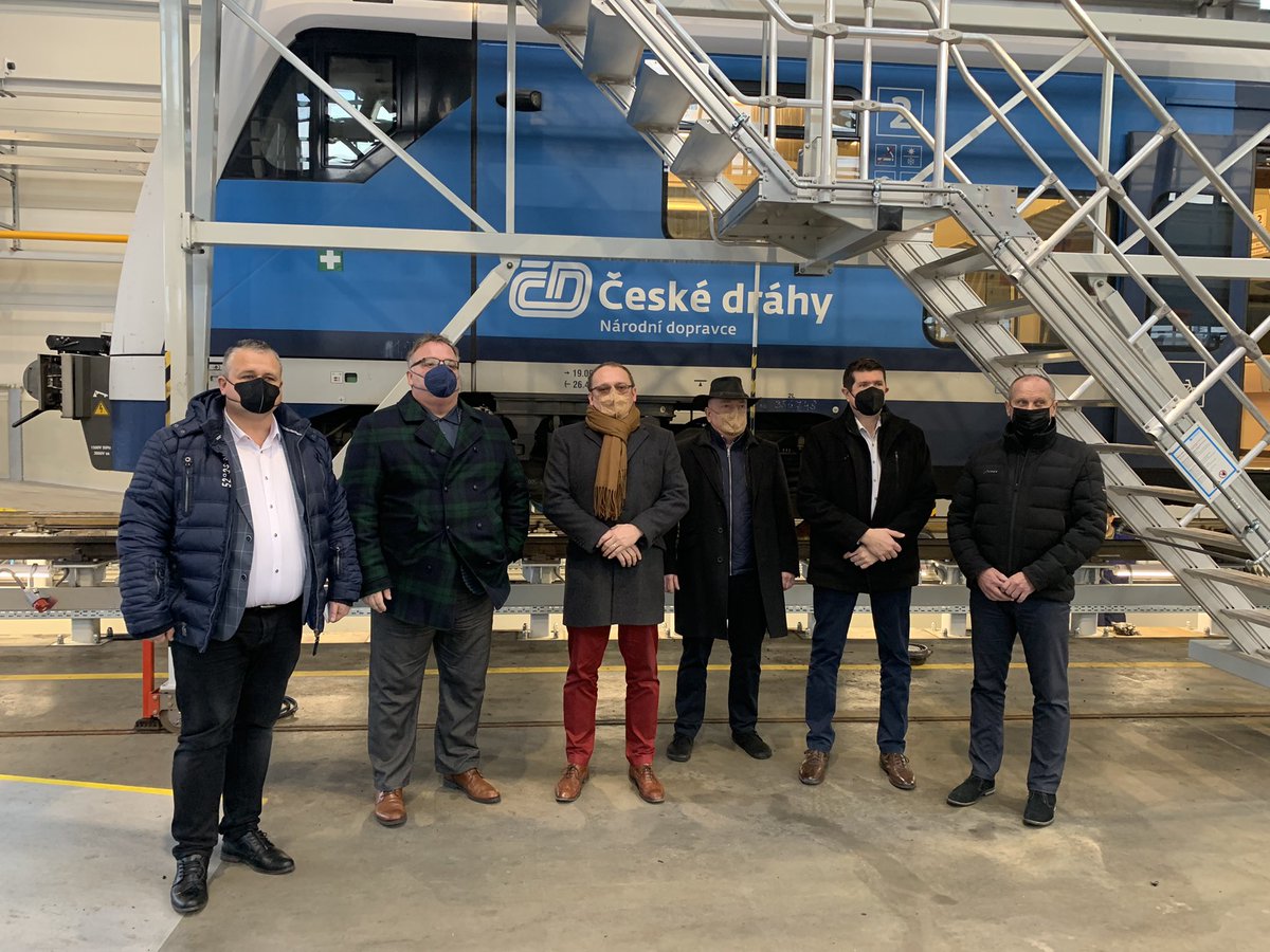 Spolocne s komplet vedenim Zssk, pri prehliadke opravarenskeho zazemia v Brno Malomerice, mame toho este stale mnoho spolocneho, ale uz aj mnoho rozdielneho. Zaujimava debata nie len o udrzbe…