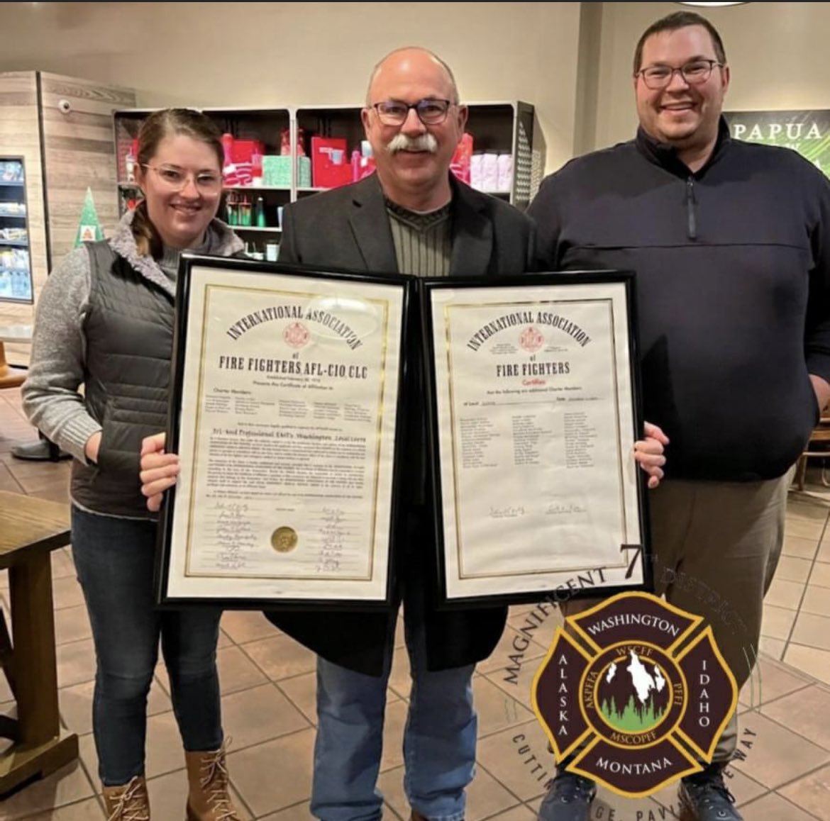 7thdistrictIAFF's tweet photo. Welcome @IAFFNewsDesk Local I-98 TriMed EMTs 🙌
These folks work alongside 10 other Locals in the #Pugetsound region 
Thank you for the work you do and we are excited to have you in the #mag7th👊 https://t.co/eLJZTJX6y6