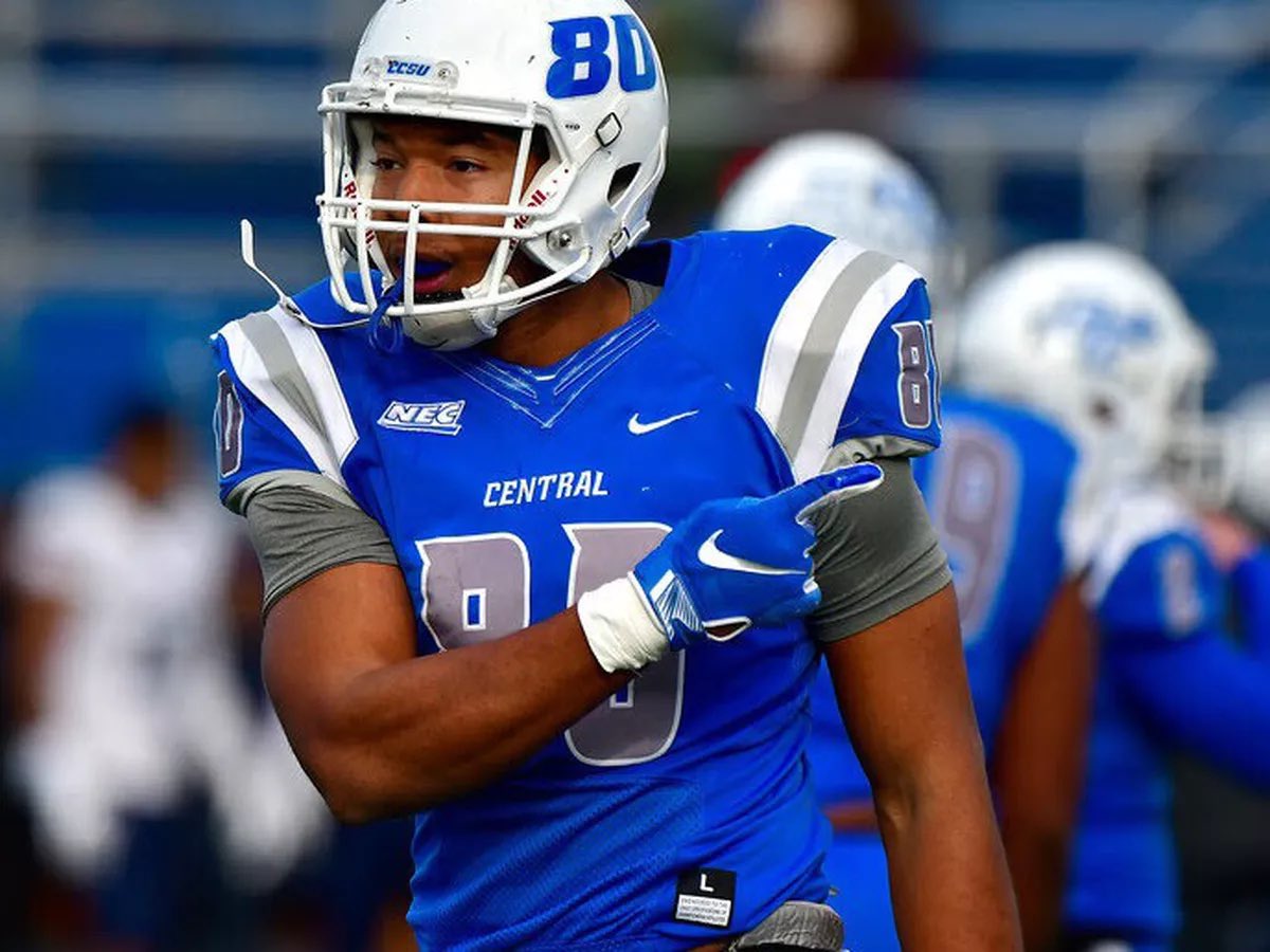CoachDiPaolo's tweet photo. Appreciate @FBCoachCJ from @CCSUfootball coming in today to speak with our guys! https://t.co/gY2kDKHYx3