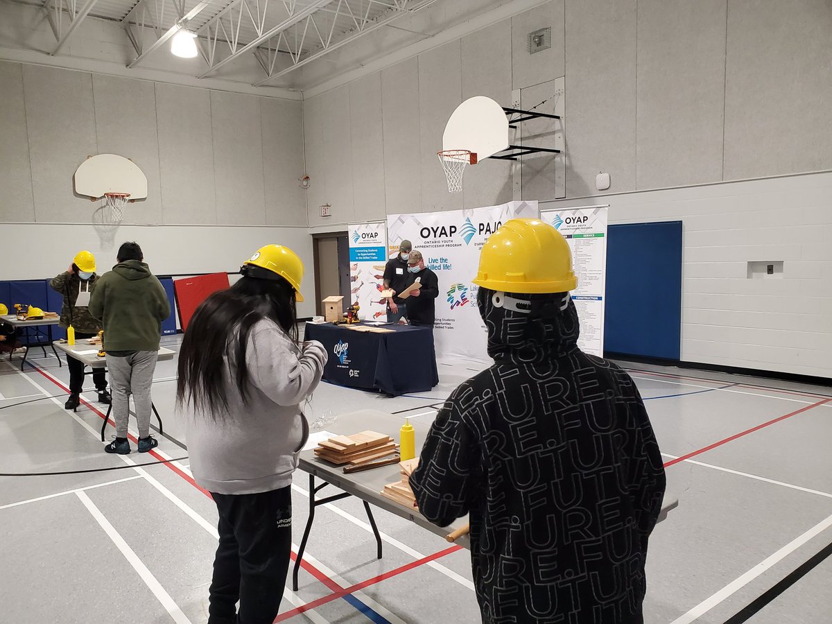 NSacevich's tweet photo. Is skilled trades for the birds??? Today it is! 

Thanks to Carpenters Local 1669 and OYAP for running a great activity building bird houses with students at Sherbrooke elementary.

Math, Art, Science and hands on skills all in one activity. 

@LakeheadSchools #lpstb #oyap https://t.co/UnLzJpqUzz