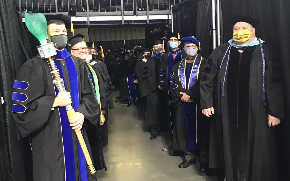 GeorgiaGwinnett's tweet photo. The fall 2021 commencement ceremony is about to begin! Watch live: https://t.co/fLLsP6nWTm
#GGC #GGCgrad https://t.co/3FyMV3OQHo