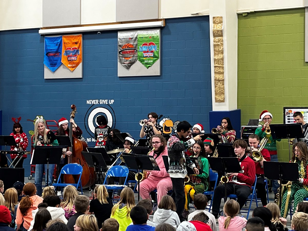 fineartsteach's tweet photo. Thank you @BoswellBandGold and @WaysideBands for your amazing Christmas entertainment this morning! https://t.co/IS3WdOTXWG