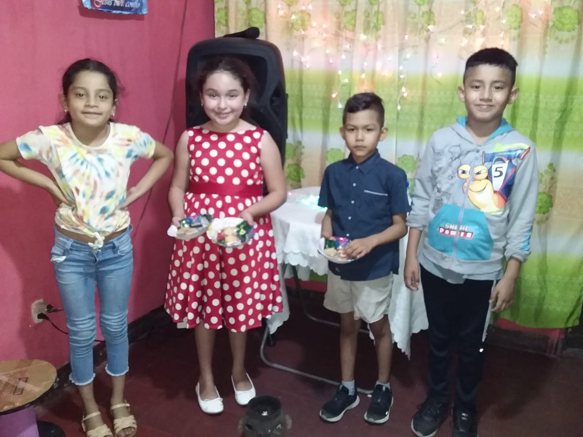 M5Juana's tweet photo. @noellibertad1 
@ZacharyPeralta1 
@VirginiaCaler10 
Ya casi lista para la gritería https://t.co/t15jtYvjsc