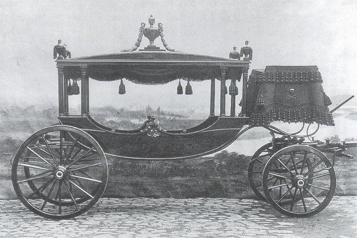1880 hatten meine Vorfahren mit unserer Bestatterkutsche die Beerdigungen durch geführt.
#Bestatterkutsche #Beerdigungen #Bestatter #BestatterOldenburg #BestatterRastede #BestatterFriedrichsfehn