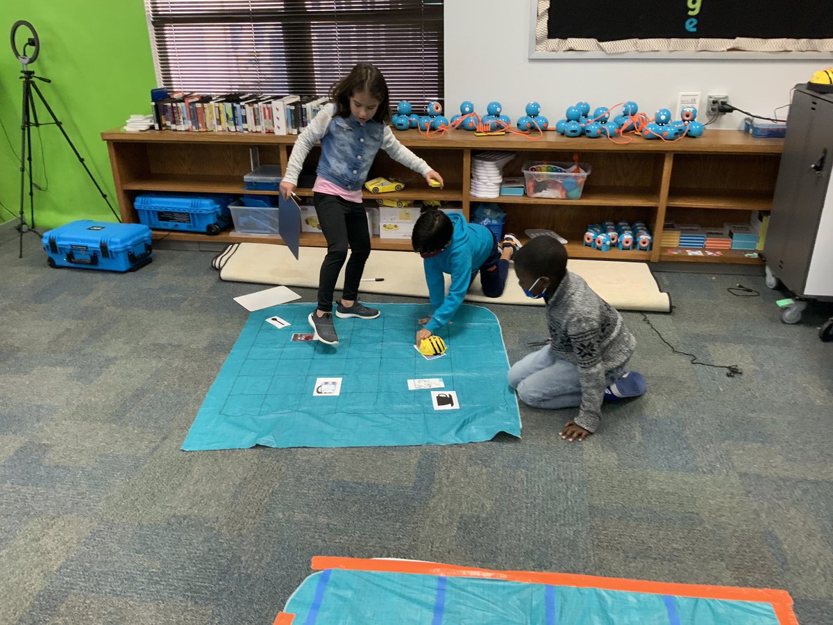APryorEDU's tweet photo. Another wonderful day of #HourOfCode, this time with @PinkyReads! Loved hanging out with these young developers! #coppelldlc https://t.co/QTbJEHTVYo