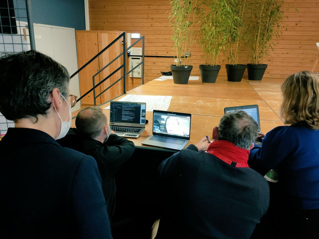 ReseauRTES's tweet photo. 📣 Séminaire #TRESSONS
Après un rapide retour sur les ateliers participatifs, 3 ateliers découvertes sont proposés aux participant·e·s pour en savoir plus sur :
🔹 le réseau Bretagne tiers lieux @Bretagne_TL
🔹la SCIC Le Ruisseau coopérative
🔹le PTCE / Ecodomaine @leboisdubarde https://t.co/Uf7eWZyz1L
