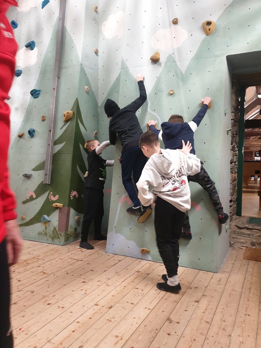 Grizedale enjoying rock-climbing this afternoon, after a fun, but freezing morning canoeing. Some of us even jumped off the jetty!! <a href="/simonsideschool/">Simonside Primary</a> <a href="/MrRHoward/">Mr Howard</a> @ThurstonOEC