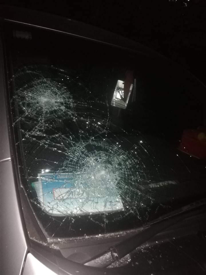 spring_2021's tweet photo. Terrorists invaded into Yandanar streets, No(3)ward and smashed mirrors of at least 30 cars while civilians are banging pots and pans in Kamaryut Tsp, Yangon around 8PM tonight. They also forced to turn off the lights and threw with stones to houses which didn't.(1/2)

#Dec7Coup https://t.co/jEsPA7gIjw