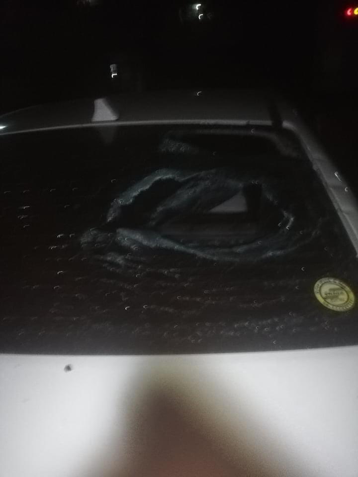 yaminsymo's tweet photo. At 8 pm tonight in Kamaryut, Yangon,a military vehicle entered the area while people are banging the pots and soldiers smashed the windows of more than 30 public vehicles.
#WhatsHappeningInMyanmar #Dec7Coup #RejectMilitaryCoup https://t.co/9LHNiKWB74
