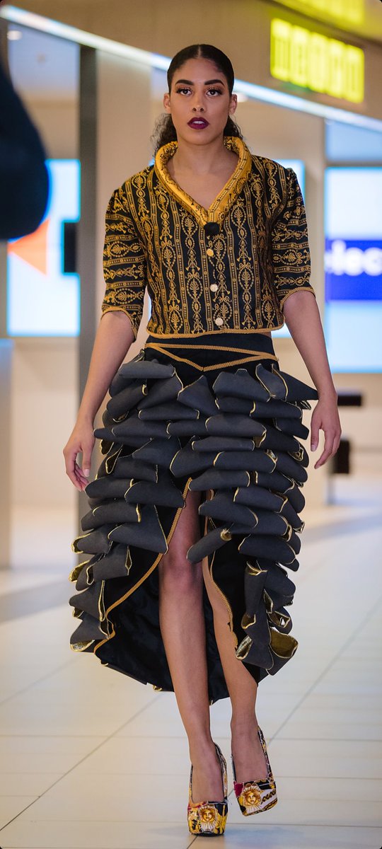 YalaKarl's tweet image. Design @karlyalaofficial 

@institut_ky 
karlyala.com

#designtextile#fashion#dress#creation#queen#creativity#