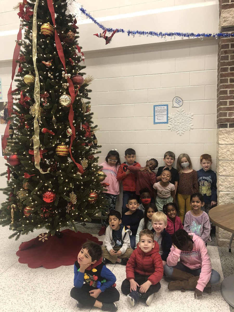 mrstaylor_fce's tweet photo. Thank you Mrs. Porras for helping Snowflake deliver a letter to my class! They were so excited that the school elf wrote them back. 🎄@HumbleISD_FCE #MakeDecemberMagic https://t.co/j2ZQ1Cxv8t