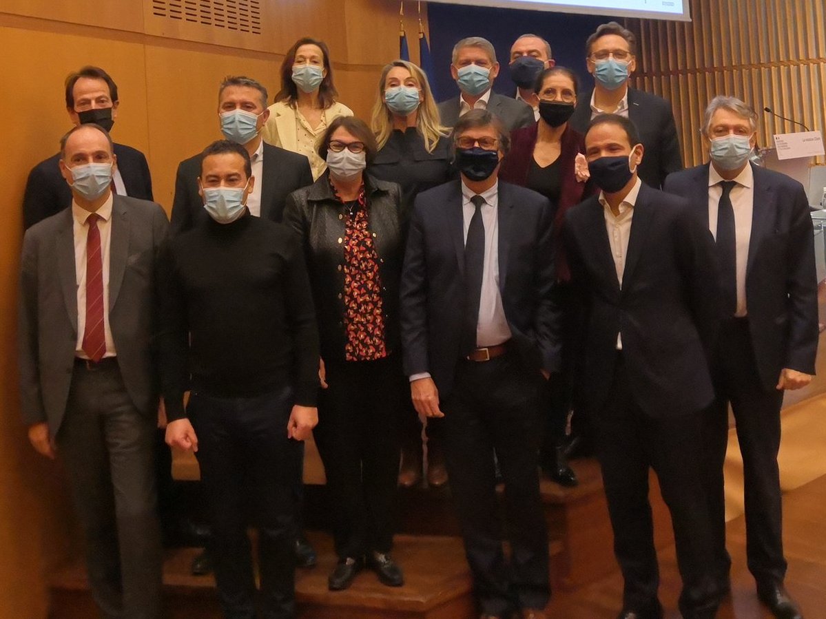 En direct de Bercy pour recevoir notre certification Relation Client 100% France. Elle reconnaît notre proximité avec les clients pour une haute qualité de service🇫🇷. Tous nos conseillers sont basés en France et nos clients l’apprécient 🇫🇷. 
@AFRC #proximité #client #RSE