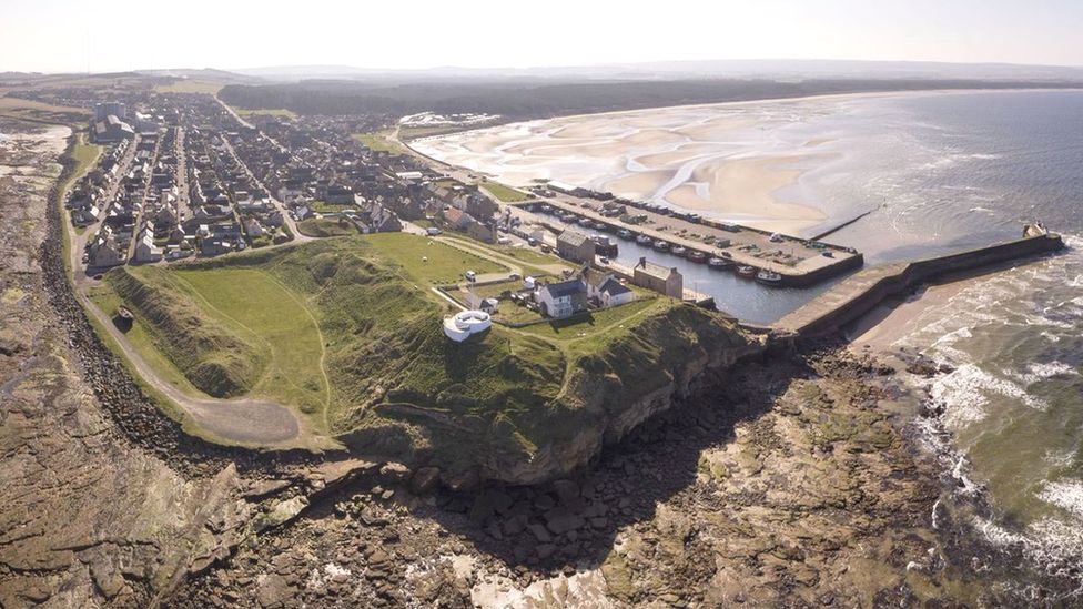 DigItScotland's tweet photo. Who'd have 'fort' it?! 😲

1⃣8⃣ Based on recent excavations, in November @aberdeenuni revealed a new 3D reconstruction of the 1,000-year-old Pictish fort at Burghead in Moray, including its 'dramatic' 26ft-thick defenses: https://t.co/LVB0XbJ7KE

#ScotArchaeoAdvent https://t.co/HvrdsVjtIA